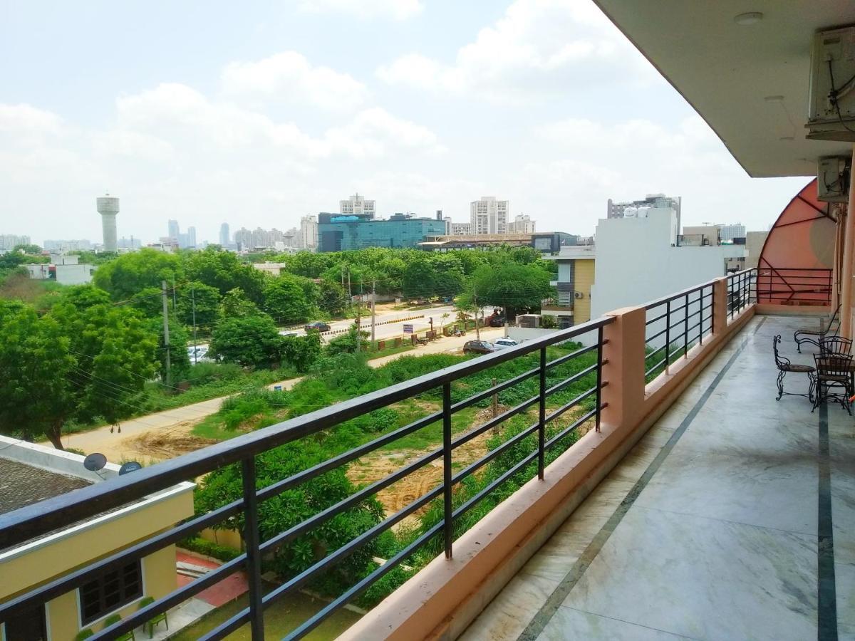 Instay - 46 Gurgaon Buitenkant foto
